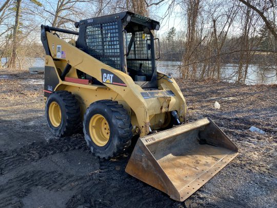 2003-Caterpillar-262-Enclosed-Skid-Steer-Bobcat-Doosan-Diesel-John-Deere