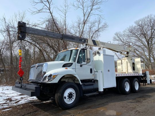 2008-international-7400-National-10-ton-400B-crane-truck