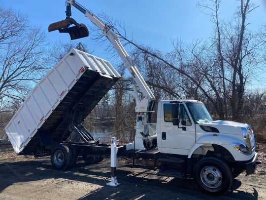 2011-International-7400-Lightning-Loader-Grapple-Truck