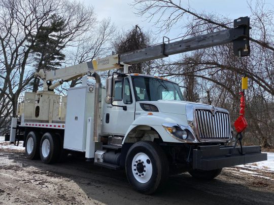 2008-international-7400-National-10-ton-400B-crane-truck