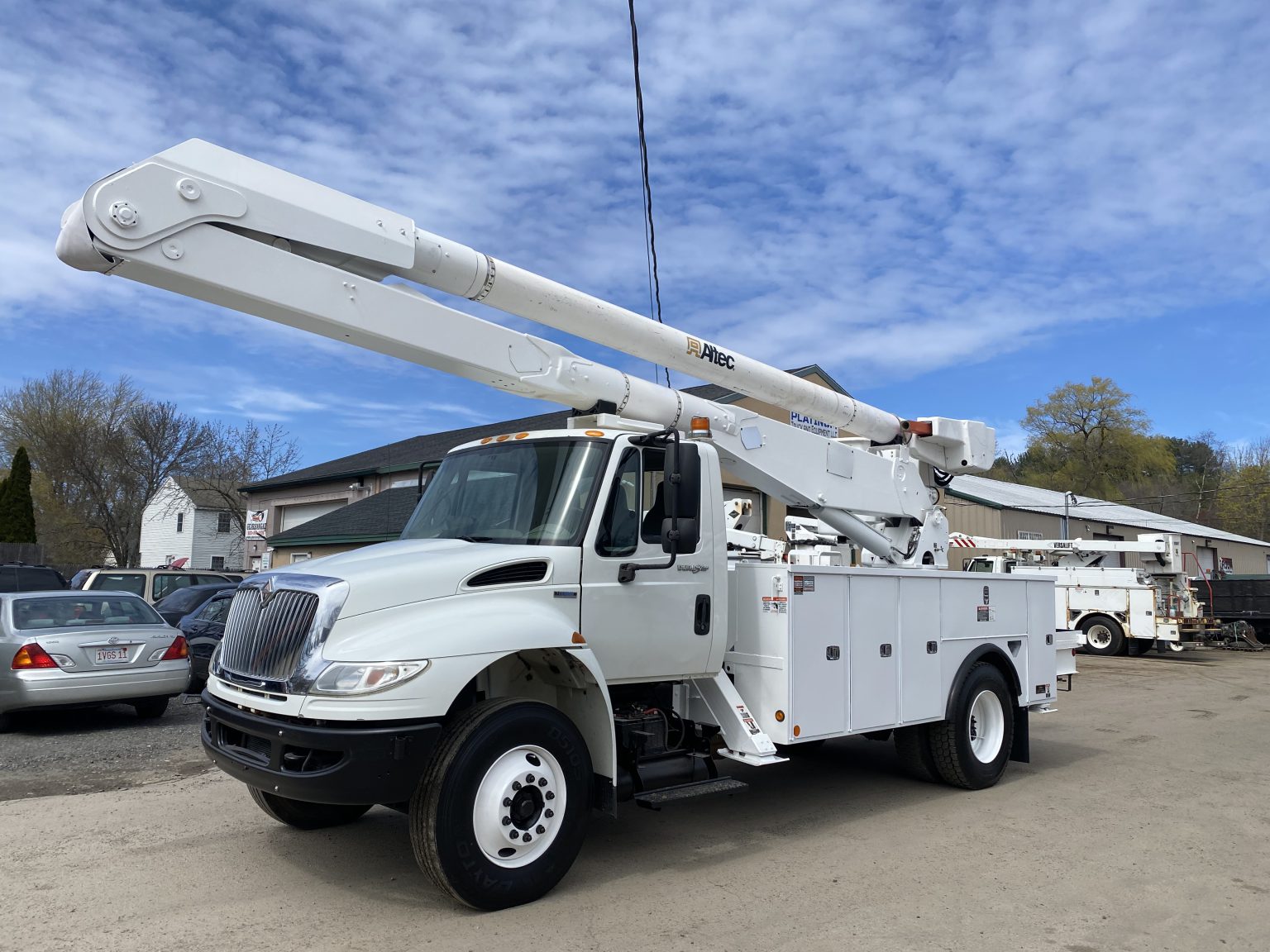 2009 International 4300 Altec Material Handler Bucket Truck - Platinum ...