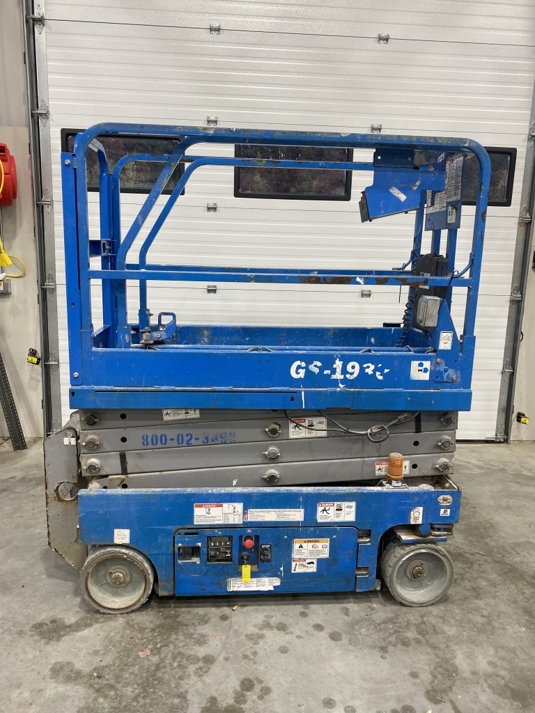 2014 Genie GS1930 Electric Scissor lift - Platinum Truck and Equipment