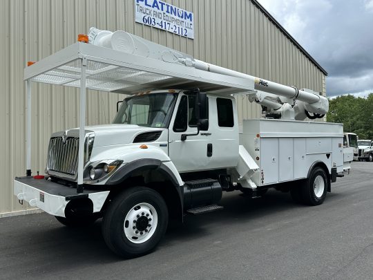 2009-International-7300-4x4-Altec-Material-Handler-Bucket-Truck