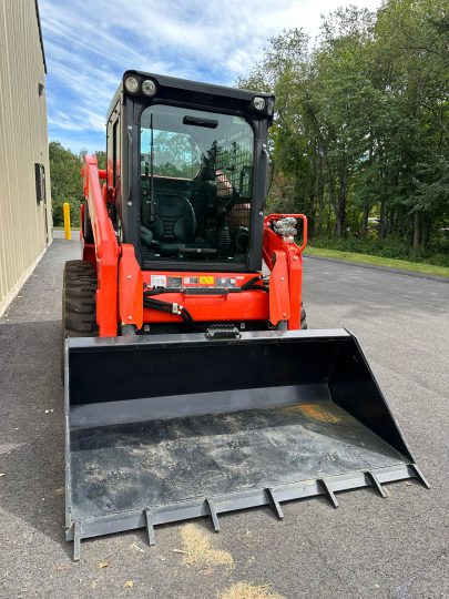 2022-Kubota-SSV65-Enclosed-Cab-AC-Heat-Radio-Skid-Steer-Tracked-Machine