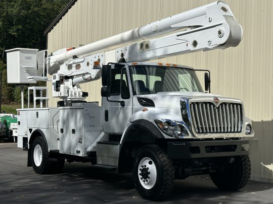 2017-International-7300-4x4-Altec-Material-Handler-Bucket-Truck-Cummins