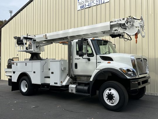 2010-International-7300-4x4-Altec-Digger-Derrick-Utility-Line-Truck