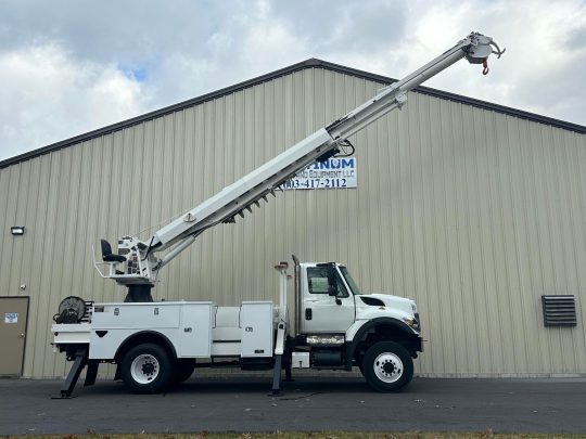 2010-International-7300-4x4-Altec-Digger-Derrick-Utility-Line-Truck