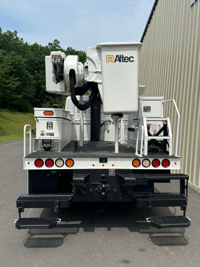 2016-International-4300-Altec-Material-Handler-Bucket-Truck-AT40M
