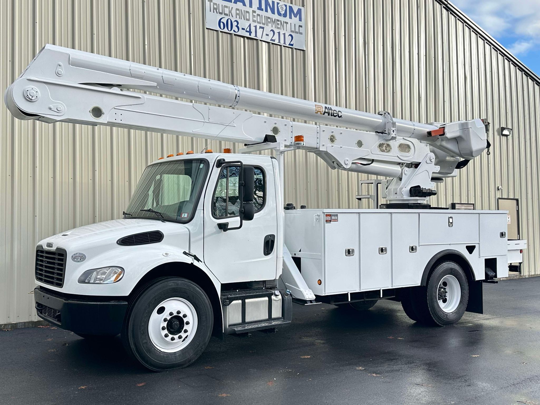 2015-Freight-M2-106-Altec-AA55E-Material-Handler-Bucket-Truck-Storm-Truck-Utility-Truck-Lineman-Truck-Boom-Truck-Cherry-Picker