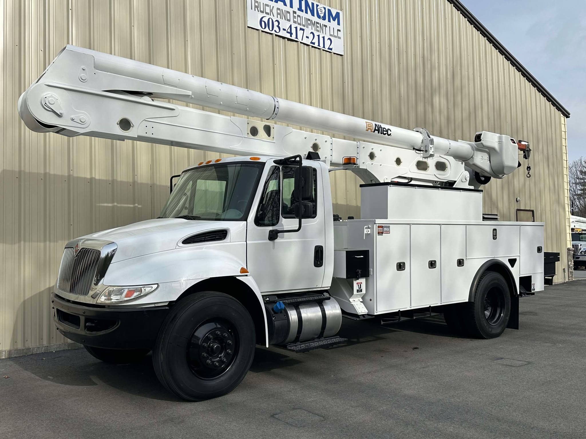 2017-International-4300-Altec-Material-Handler-Utility-Lineman-Linemen-Diesel-Service-Boom-Bucket-Truck