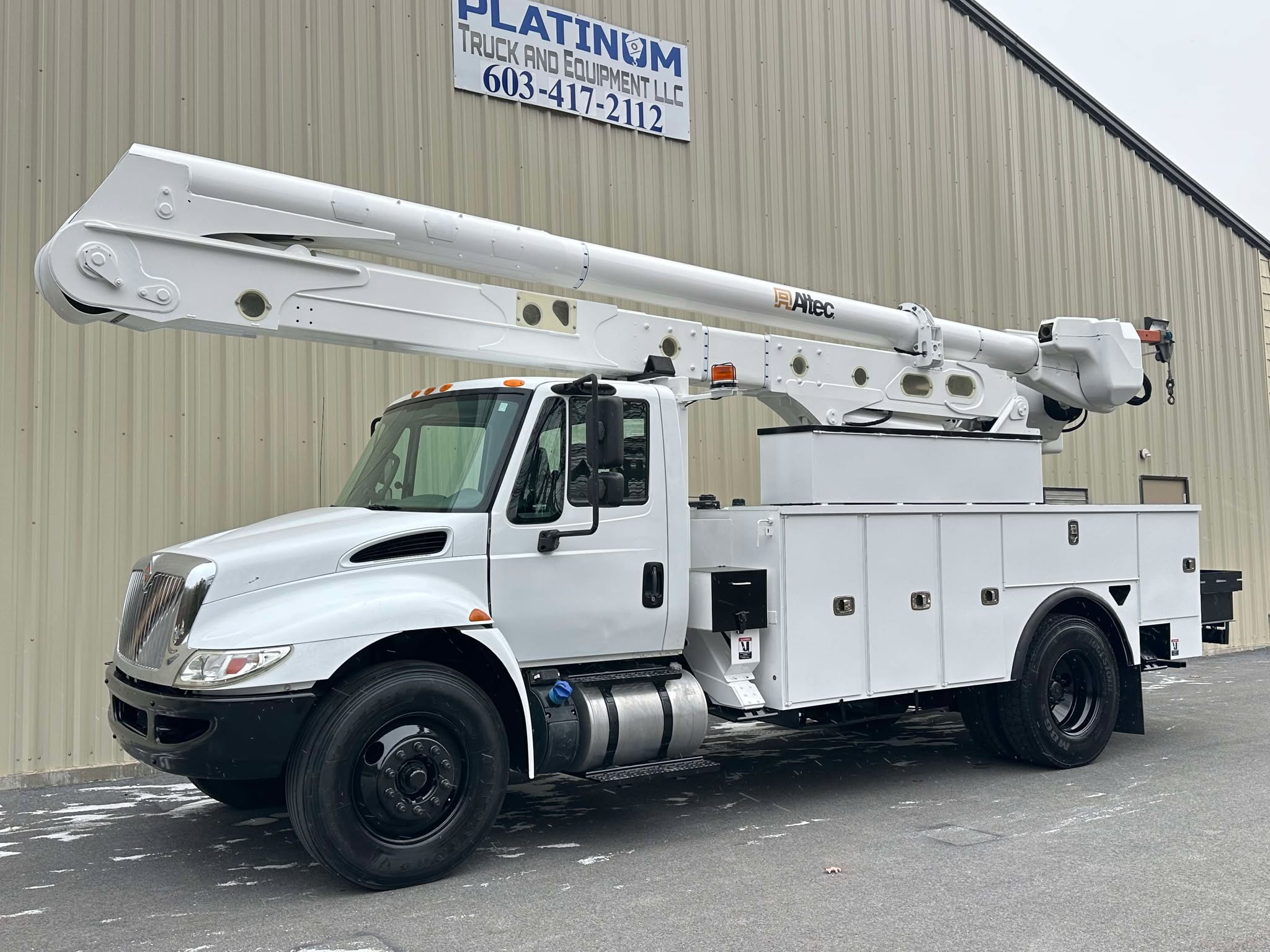 2017-International-4300-Altec-Material-Handler-Utility-Lineman-Linemen-Diesel-Service-Boom-Bucket-Truck