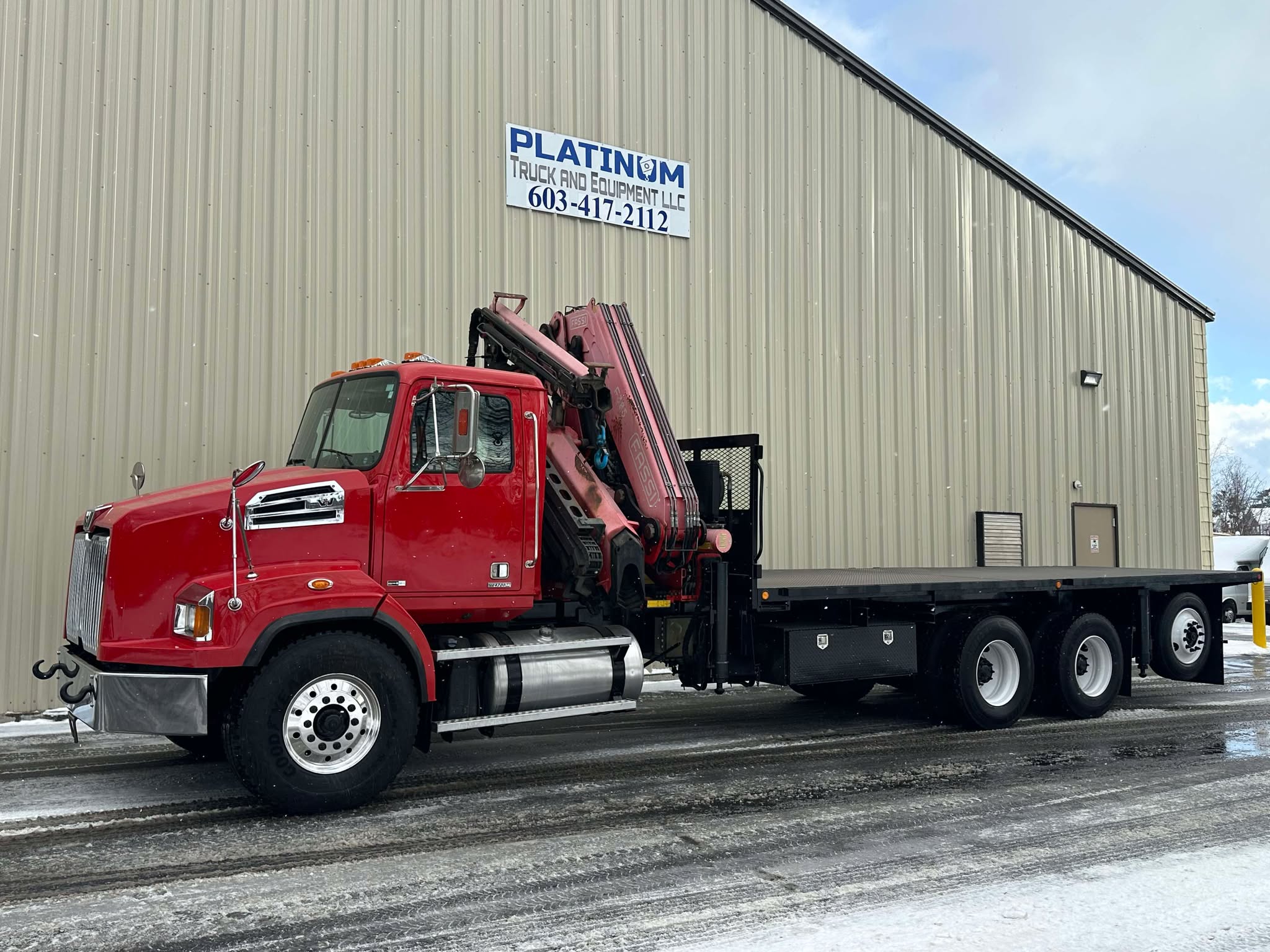 2014-Western-Star-4700SB-Fassi-Knuckle-Crane-Crane-Boom-Flatbed-Truck-Utility-Form-Crane-Truck