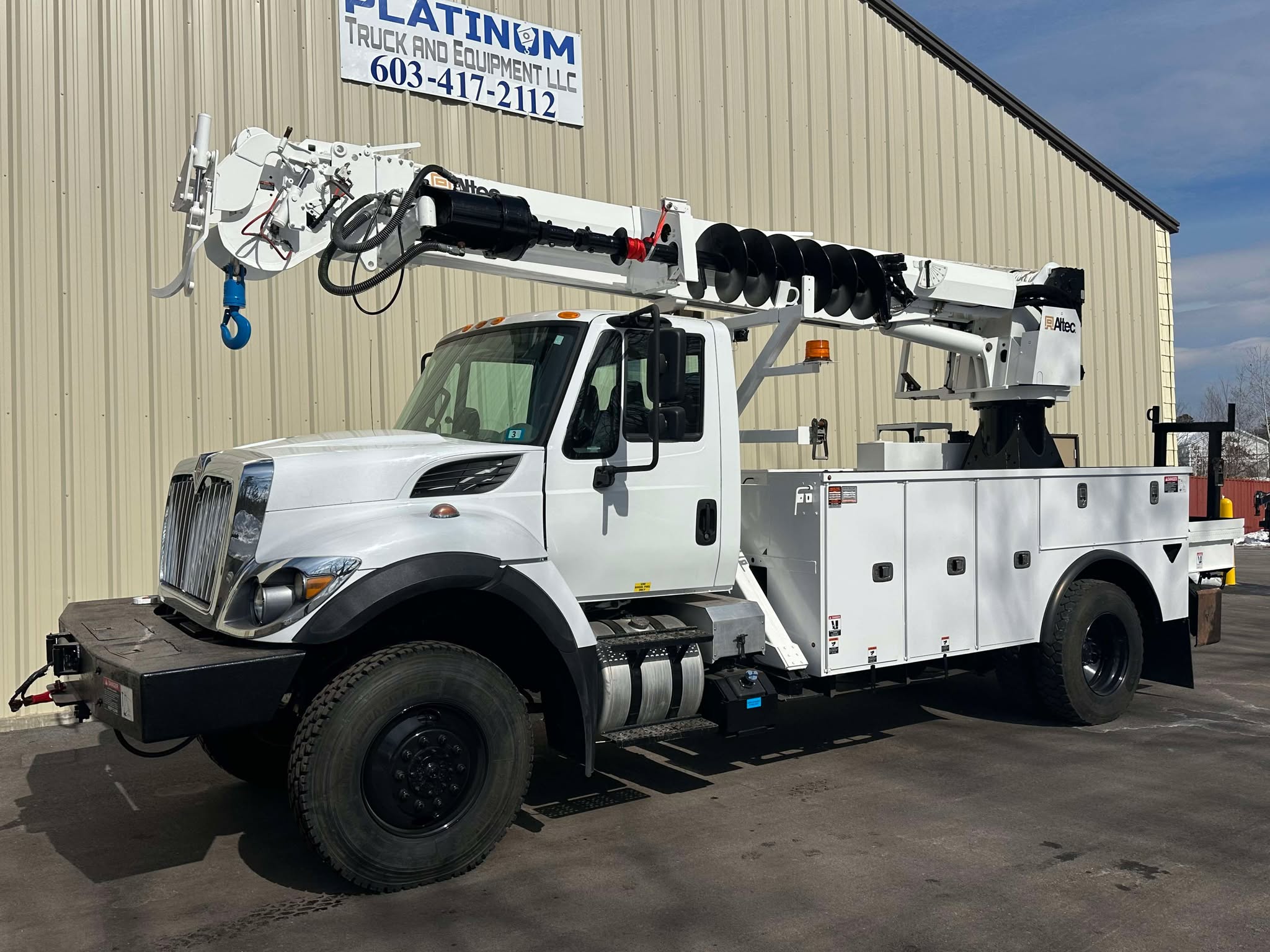 2017-International-7300-4×4-Altec-Digger-Derrick-Truck